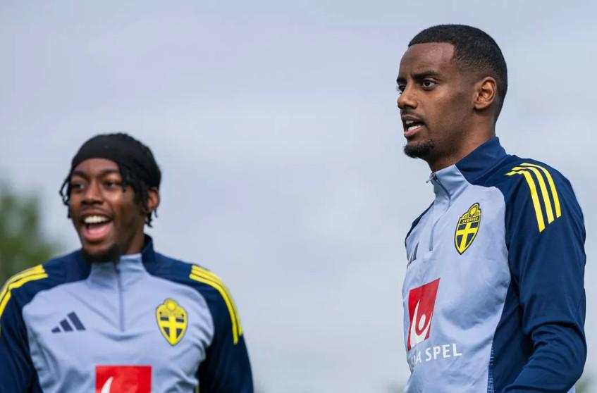 球员, 伊萨克在截, 但现在他是 球员, 伊萨克在截, 但现在他是